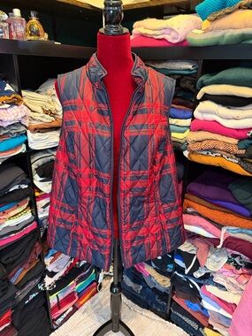 #426. 🪷croft & barrow Quilted Plaid Vest - Red & Blue. 1x